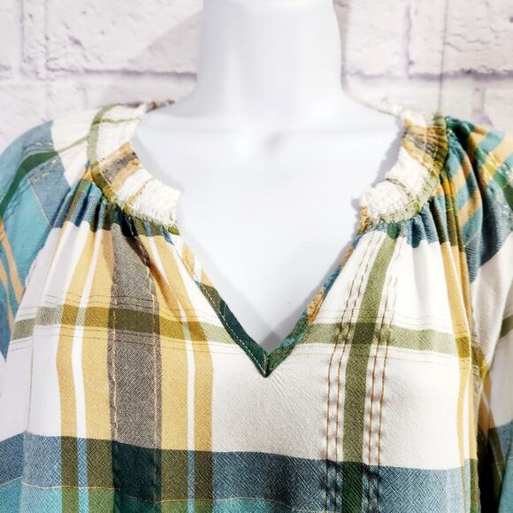 Cato White Green Gold Plaid V Neck Top 14W 16W Plus Lightweight 3/4 Sleeves - Picture 2 of 6
